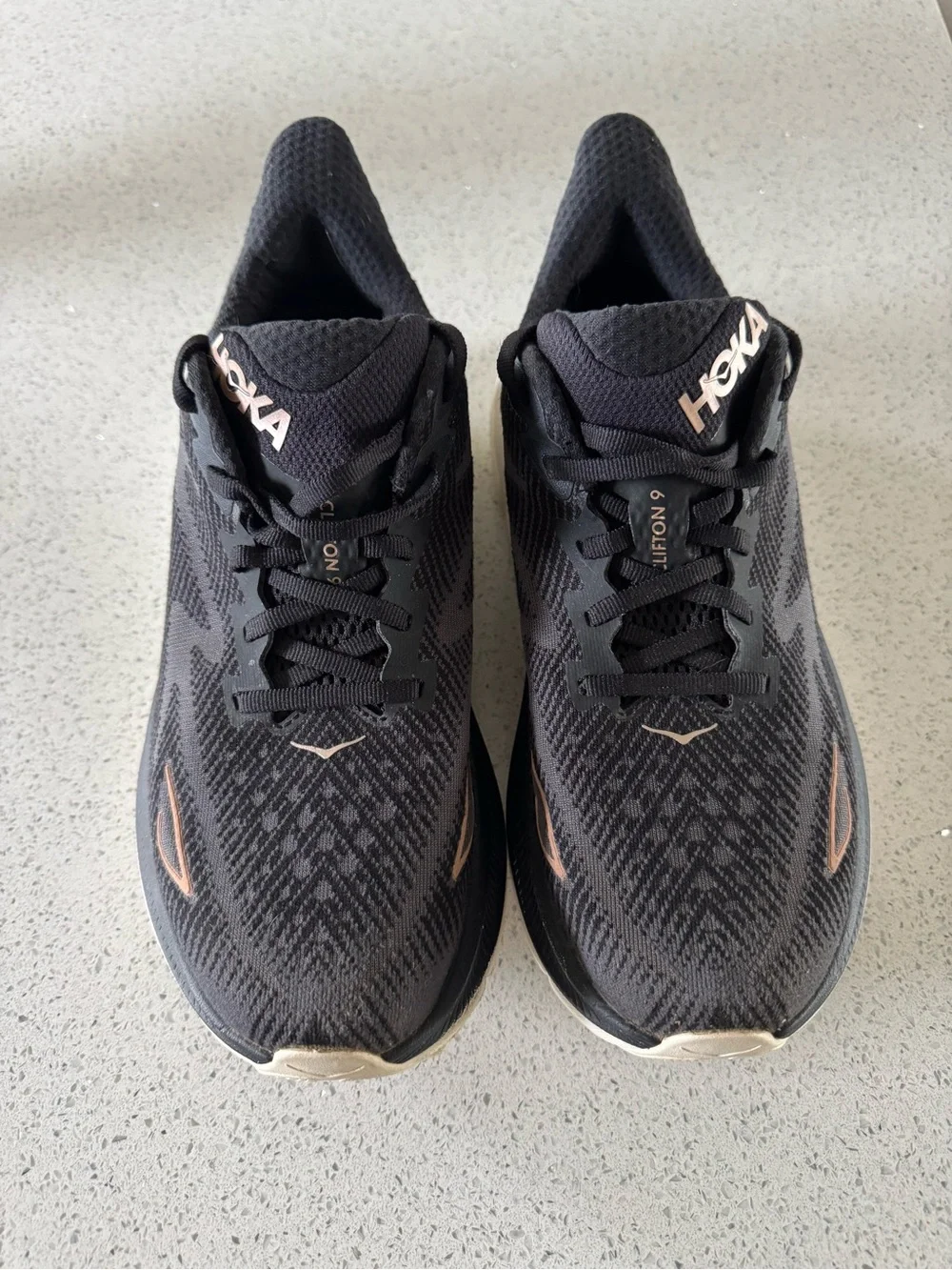Women’s Hoka Clifton 9 Black/Rose Gold Running Shoes size 8.5